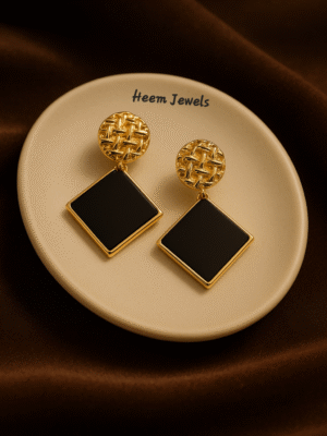 luxurious Black Square Earrings