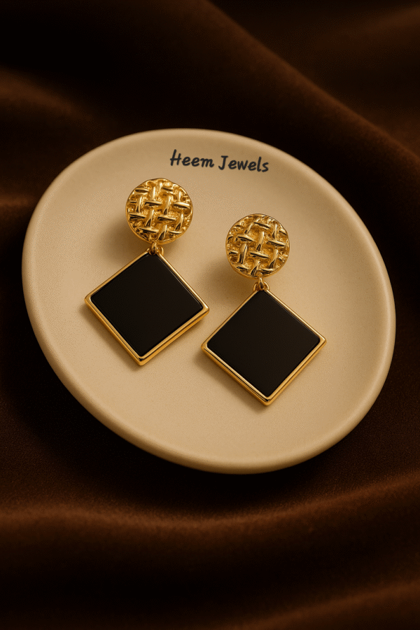 luxurious Black Square Earrings