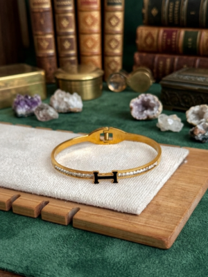 Vintage Elegance: H-Logo Crystal Inlaid Bangle